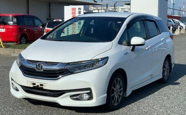 Honda Fit Shuttle pour un circuit privé de plusieurs jours au Sri Lanka